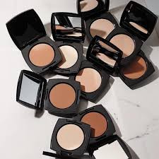 پنکک فاندیشن فشرده (کرم پودر و کانسیلر و پنکک) آون Avon مدل light medium